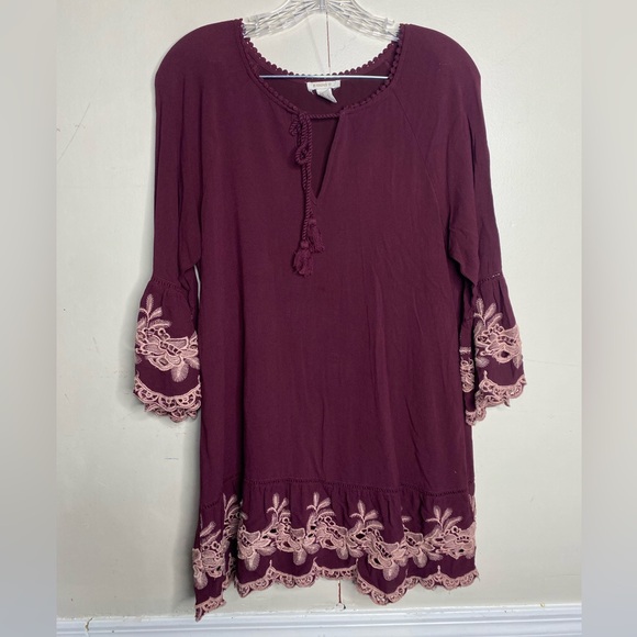 Forever 21 Tops - Forever 21 Burgundy Top with Lace Detail